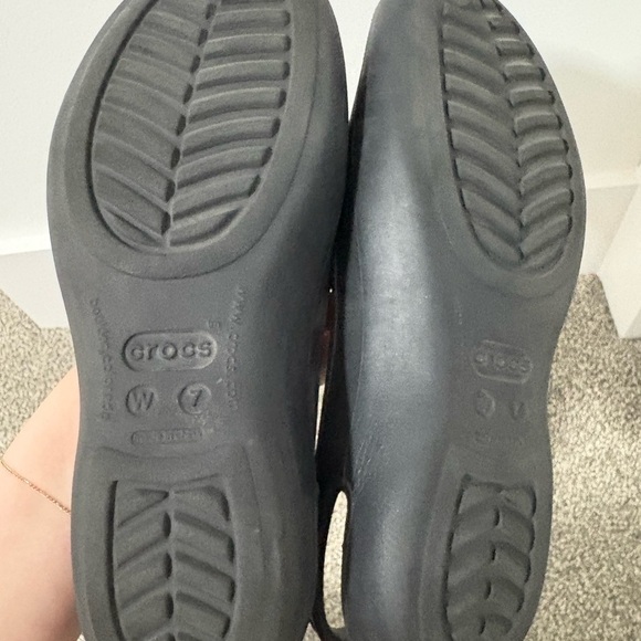 Crocs Jayna Sling Back Black Rubber Flat Sandal Gem on Strap Size 7 - Picture 10 of 13